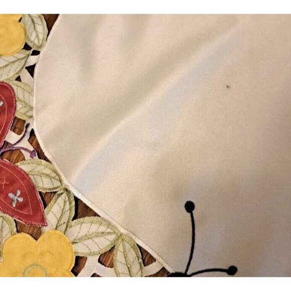 Blossoms & Blooms Tablecloth Applique Flowers Butterfly Cut Out Kohls 82x59 - Picture 6 of 8
